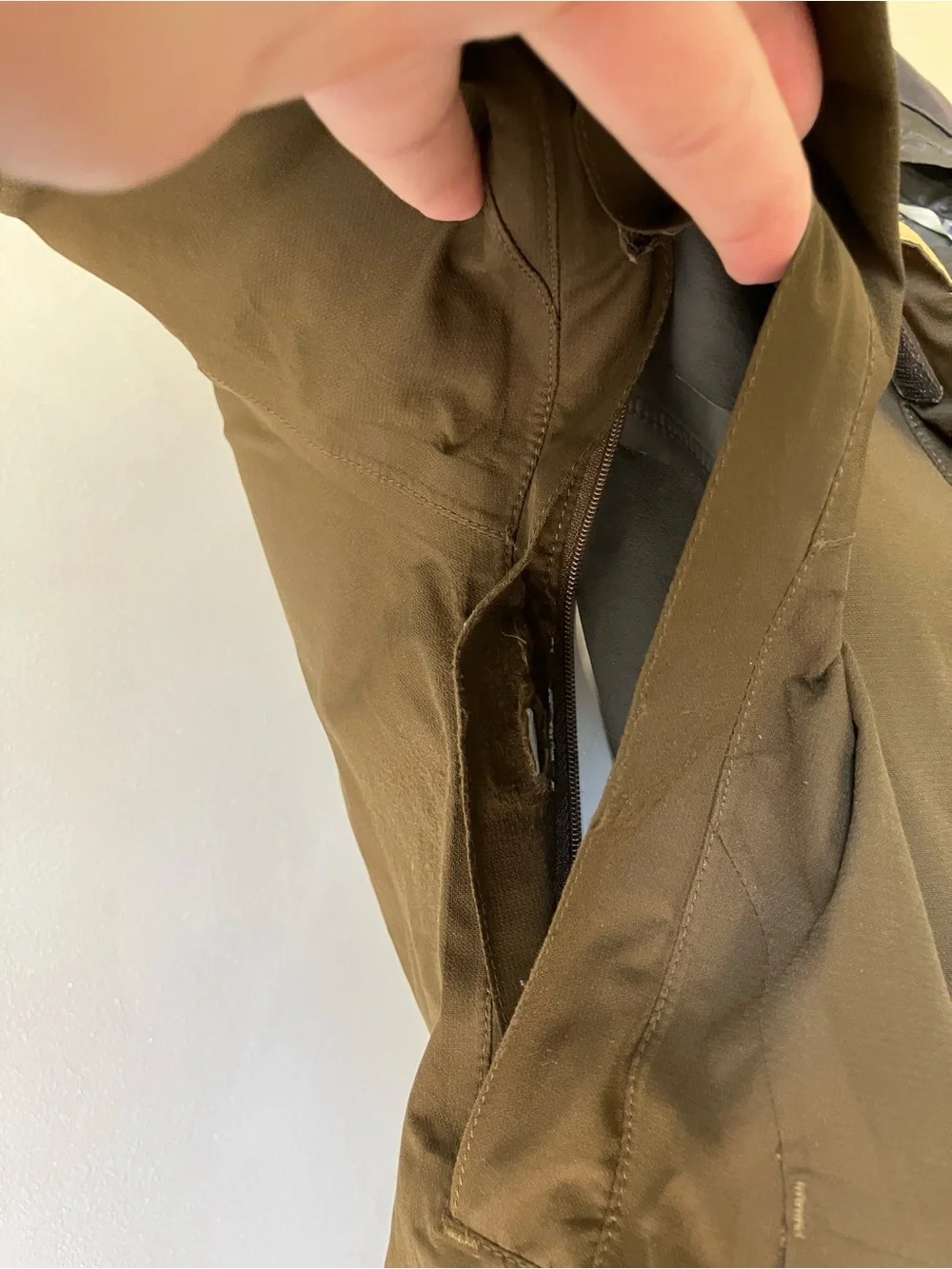 The North Face | Venture 2 Hooded Waterproof Windbreaker Jacket in Olive